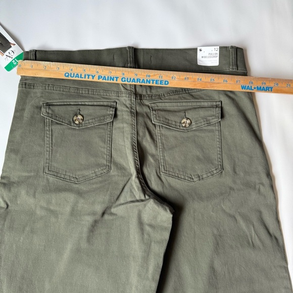 Gloria Vanderbilt Pull on wide leg crop size 12 Olive green tummy Smoothing - Picture 3 of 9